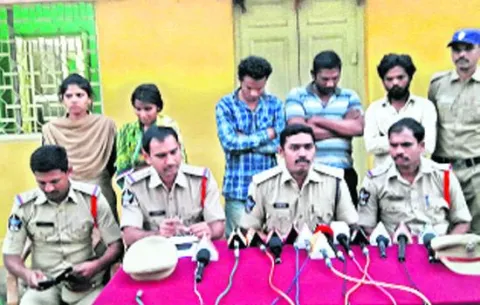 Wife kills Husband with help of lover - Sakshi