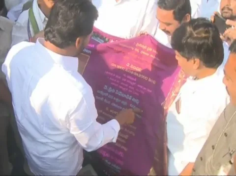 Special Gift for YS Jagan - Sakshi