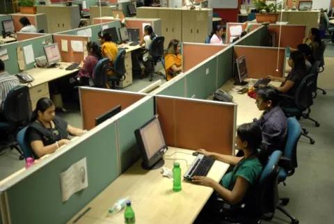 Bulk hiring decreases in IT Companies - Sakshi