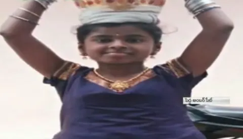 two accidents in with in one day inHyderabad - Sakshi