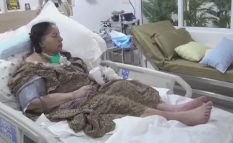 Visuals of Jayalalitha in Apollo Hospital Released - Sakshi