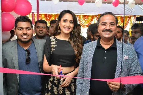 Pragya Jaiswal launches BNEW Mobile store at Narasaraopet - Sakshi