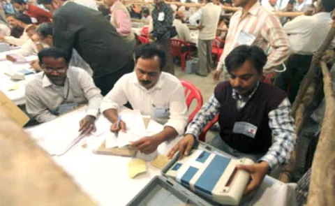 High Tention at rk nagar - Sakshi