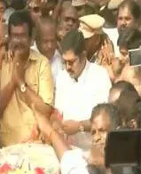 Centre's 'target' Dinakaran turns tables on BJP, steals march on DMK - Sakshi