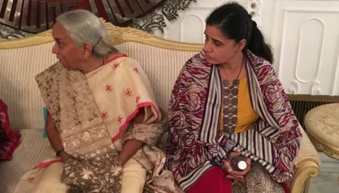 Jadhav family arrives in Islamabad - Sakshi