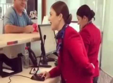 Airport Staffer Wows Passengers With Christmas Classic - Sakshi