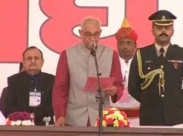 Vijay Rupani Takes Oath As Gujarat Chief Minister - Sakshi