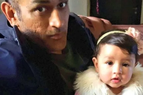 Video of Dhoni Daughter ziva Singing Song Goes Viral - Sakshi