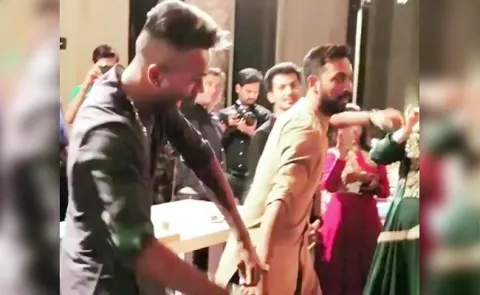 Hardik Pandya Goes Berserk At Brother Krunal's Mehendi Function - Sakshi