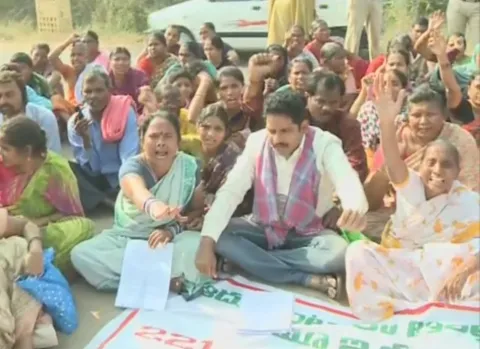 Tension at CM's house - Sakshi