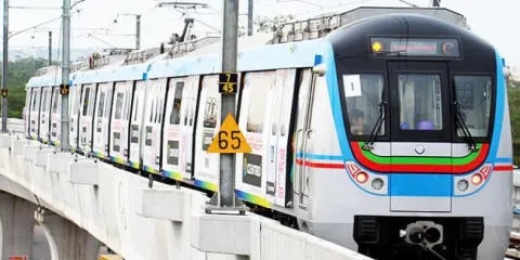 32 lakhs travelled in metro in one month - Sakshi