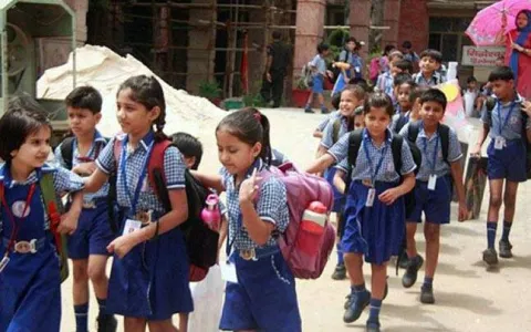 Steep fee-hike proposal: Parents cry betrayal, threaten legal action - Sakshi