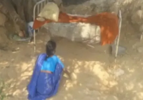 Sons levae their mother alone in Siricilla - Sakshi