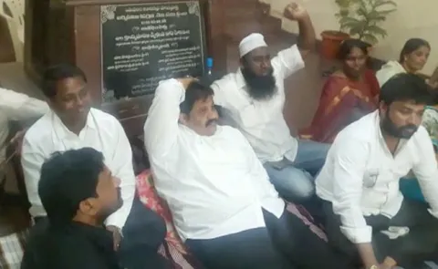 Rachamallu Siva Prasad Reddy protest for Textile workers - Sakshi