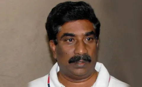 non bailable warrant against vemuri radhakrishna - Sakshi