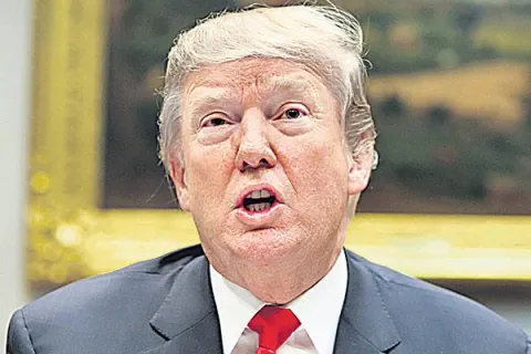 Trump’s Travel Ban Gets Supreme Court Approval - Sakshi