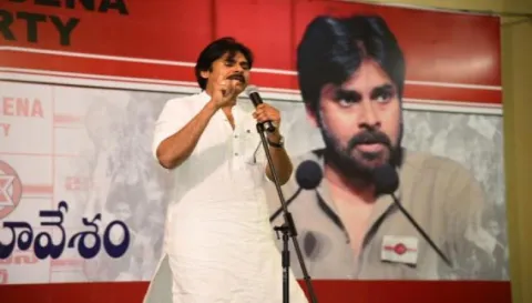 TDP behind pawan kalyan tonsure rumours - Sakshi