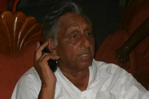 Congress suspends Mani Shankar Aiyar over 'Neech aadmi ' jibe against PM Narendra Modi - Sakshi
