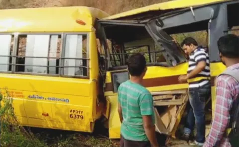 collision between 3 school buses at Yarada, 40 students injured - Sakshi