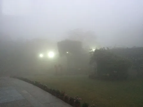 Operations at Delhi airport suspended as visibility drops below 50m - Sakshi