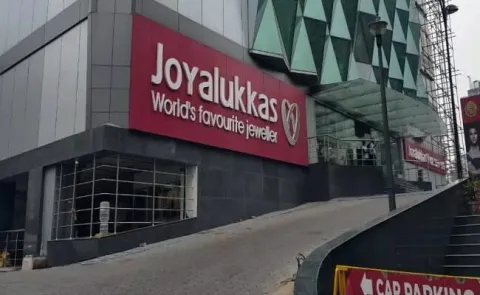 it raids on joyalukkas jewellery showrooms - Sakshi