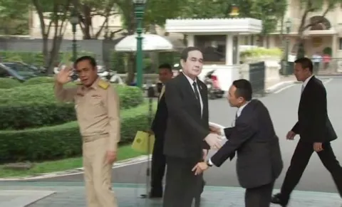 Thailand Prime Minister Prayuth defers media questions - Sakshi