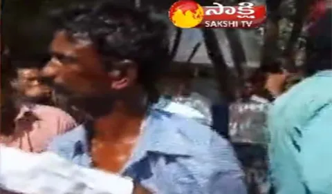man suicide attempt at kadapa janmabhoomi program - Sakshi