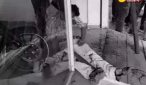 RTC bus crashes into Bajaj showroom in west godavari - Sakshi