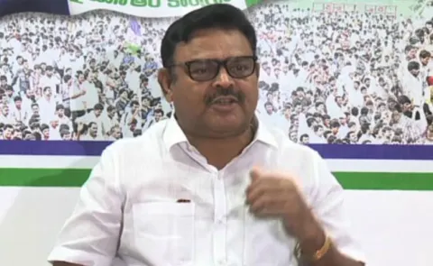 tdp leaders supports cockfights : Ambati - Sakshi