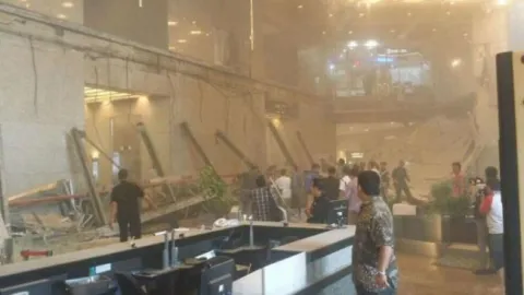 Indonesia: Floor collapses at Jakarta Stock Exchange - Sakshi