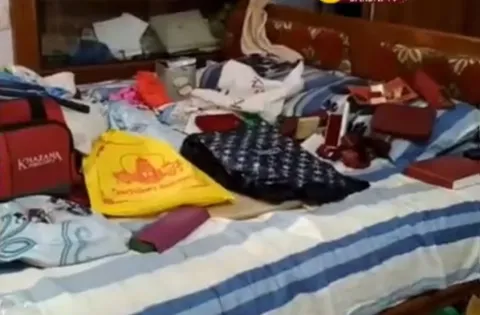 robbery in hyderabad - Sakshi