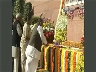 Nation remembers martyrs of 2001 Parliament attack - Sakshi