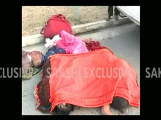5 died in road accident at outer ringroad in rangareddy - Sakshi