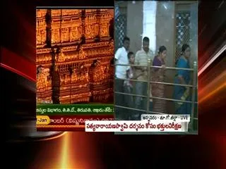 Huge crowds throng temples on Vaikunta Ekadasi - Sakshi