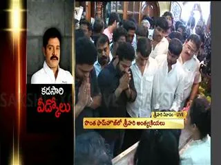 Junior ntr,vamshi paidipally moved into tears at srihari house - Sakshi