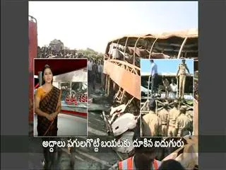 Mahabubnagar bus fire victims undergoing treatment in drdl apollo hospital - Sakshi
