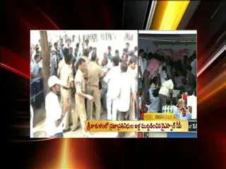 YSRCP leaders attack palasa MLa house - Sakshi