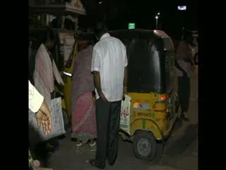 Auto Driver attempts Kidnap a Lady - Sakshi
