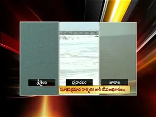 Godavari water level recedes at Bhadrachalam - Sakshi