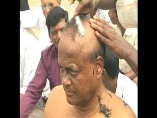 Bangi Ananthaiah Different Protest For Samaikyandhra Pradesh - Sakshi