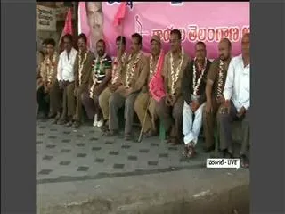 Telangana bandh: autorickshaws, buses to stay off roads - Sakshi