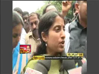 YS Bharathi Reaches Nims Hospital - Sakshi