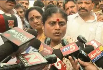 YS Vijayamma demands waiver of agri loans in flood hit areas - Sakshi