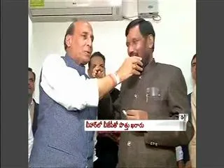 LJP rejoins NDA, to contest seven Lok Sabha seats in Bihar - Sakshi