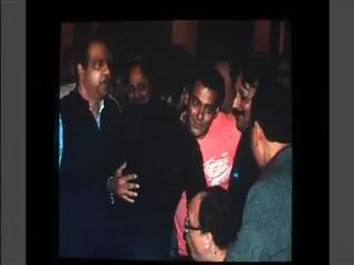 Shah Rukh Khan, Salman Khan hug each other at iftaar party - Sakshi