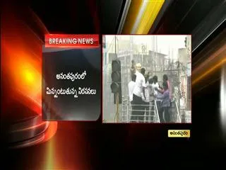 Rajiv Gandhi Statue Destroyed in Anantapur - Sakshi
