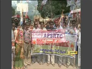 Seemandhra RTC employees agree to call off their strike - Sakshi