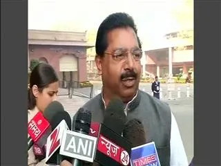 Congress hints at action against Seemandhra MPs - Sakshi