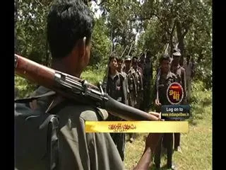 Chhattisgarh tribals caught in Maoist-security forces crossfire - Sakshi