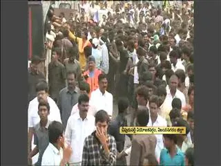 YS Sharmila's Padayatra at Chipurapalli - Sakshi